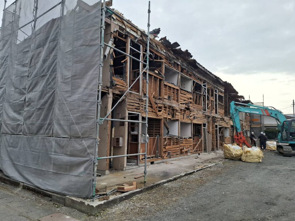 白河市O様邸木造2階建て共同住宅解体工事の施工事例写真